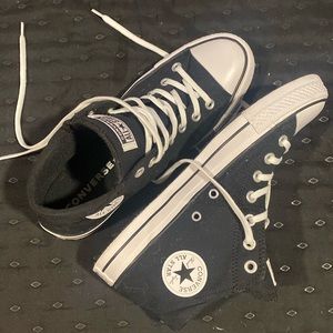 Like new black and white CONVERSE size 10W